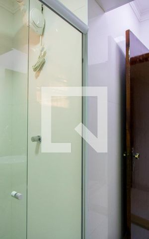 Casa à venda com 244m², 3 quartos e 2 vagas Casa à venda com 244m², 3 quartos e 2 vagasBanheiro social