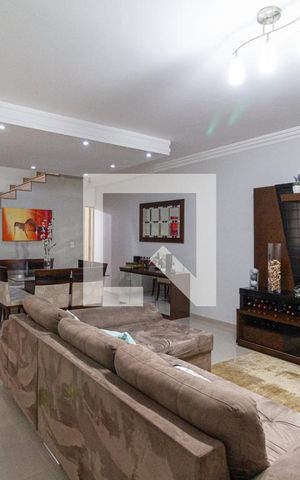 Casa à venda com 184m², 3 quartos e 2 vagasSala