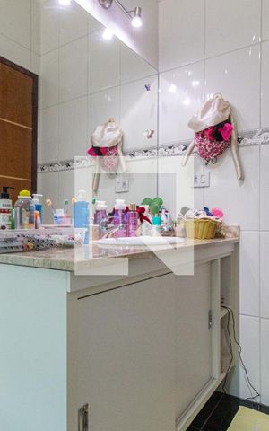 Casa à venda com 184m², 3 quartos e 2 vagasBanheiro da suíte 2