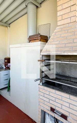Casa à venda com 238m², 3 quartos e 3 vagas Casa à venda com 238m², 3 quartos e 3 vagasChurrasqueira