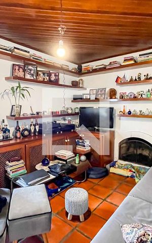 Casa à venda com 238m², 3 quartos e 3 vagas Casa à venda com 238m², 3 quartos e 3 vagasSala