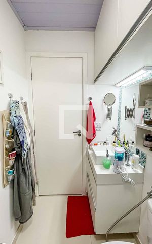 Casa à venda com 238m², 3 quartos e 3 vagas Casa à venda com 238m², 3 quartos e 3 vagasBanheiro