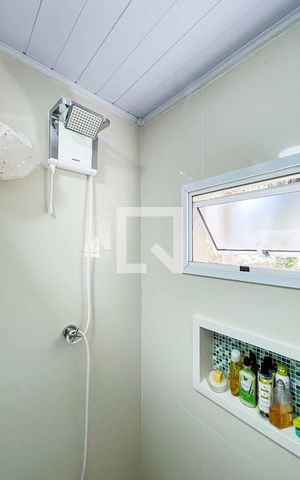 Casa à venda com 238m², 3 quartos e 3 vagas Casa à venda com 238m², 3 quartos e 3 vagasBanheiro