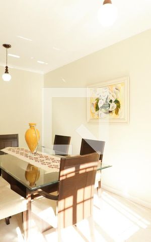Casa à venda com 275m², 5 quartos e 5 vagas Casa à venda com 275m², 5 quartos e 5 vagasSala de Jantar