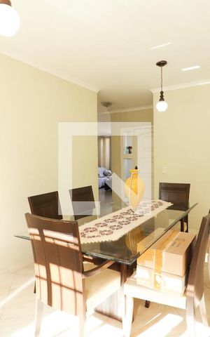 Casa à venda com 275m², 5 quartos e 5 vagas Casa à venda com 275m², 5 quartos e 5 vagasSala de Jantar