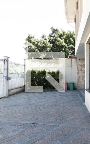 Casa à venda com 275m², 5 quartos e 5 vagas Casa à venda com 275m², 5 quartos e 5 vagasGaragem