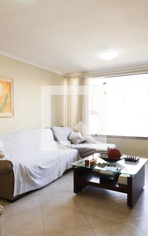 Casa à venda com 275m², 5 quartos e 5 vagas Casa à venda com 275m², 5 quartos e 5 vagasSala