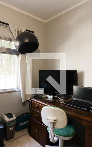 Casa à venda com 275m², 5 quartos e 5 vagas Casa à venda com 275m², 5 quartos e 5 vagasQuarto 3 - Escritório
