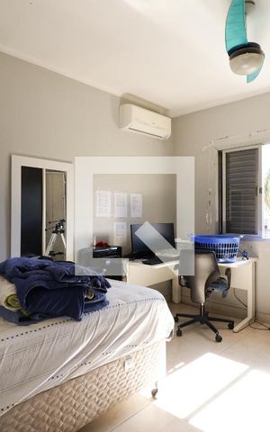 Casa à venda com 275m², 5 quartos e 5 vagas Casa à venda com 275m², 5 quartos e 5 vagasQuarto 2