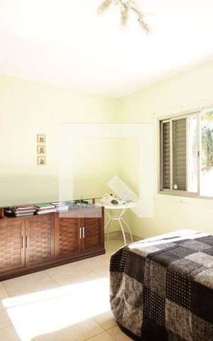 Casa à venda com 275m², 5 quartos e 5 vagas Casa à venda com 275m², 5 quartos e 5 vagasQuarto 1