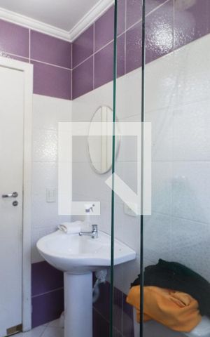 Casa à venda com 275m², 5 quartos e 5 vagas Casa à venda com 275m², 5 quartos e 5 vagasBanheiro de Serviço
