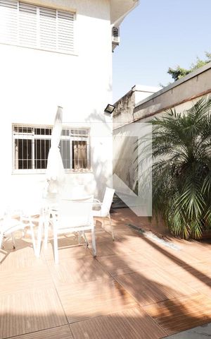 Casa à venda com 275m², 5 quartos e 5 vagas Casa à venda com 275m², 5 quartos e 5 vagasÁrea Externa e Churrasqueira