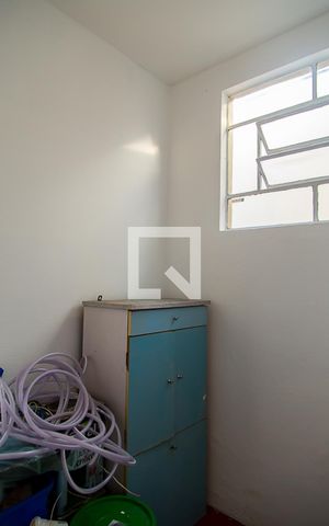 Casa para alugar com 90m², 2 quartos e 1 vaga Casa para alugar com 90m², 2 quartos e 1 vagaBanheiro e Área de Serviço