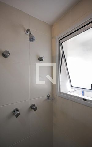 Apartamento para alugar com 70m², 3 quartos e 2 vagas Apartamento para alugar com 70m², 3 quartos e 2 vagasChuveiro do banheiro