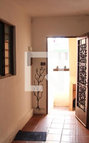 Casa para alugar com 75m², 1 quarto e 1 vagaPorta entrada 