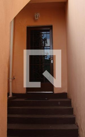 Casa para alugar com 75m², 1 quarto e 1 vagaPorta entrada 