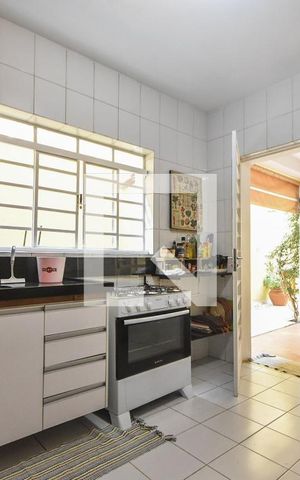 Casa à venda com 200m², 4 quartos e 2 vagasCozinha 