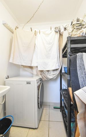 Casa à venda com 200m², 4 quartos e 2 vagasLavanderia 