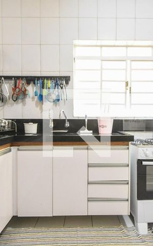 Casa à venda com 200m², 4 quartos e 2 vagasCozinha 