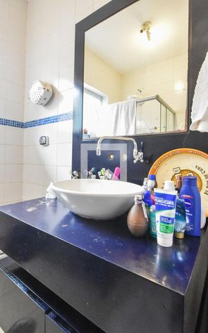 Casa à venda com 200m², 4 quartos e 2 vagasBanheiro 01