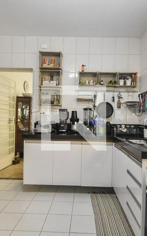 Casa à venda com 200m², 4 quartos e 2 vagasCozinha 