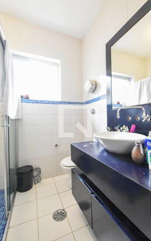Casa à venda com 200m², 4 quartos e 2 vagasBanheiro 01