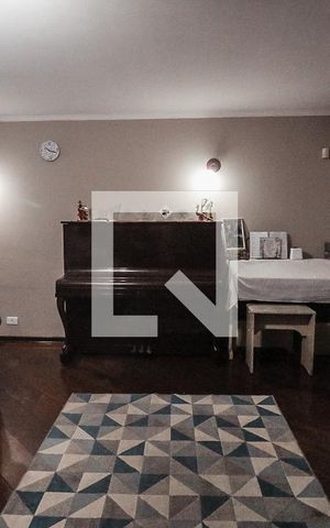 Casa à venda com 320m², 3 quartos e 2 vagas Casa à venda com 320m², 3 quartos e 2 vagasSala