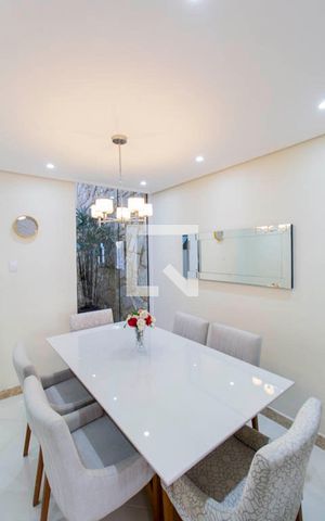 Casa à venda com 156m², 3 quartos e 5 vagas Casa à venda com 156m², 3 quartos e 5 vagasCozinha
