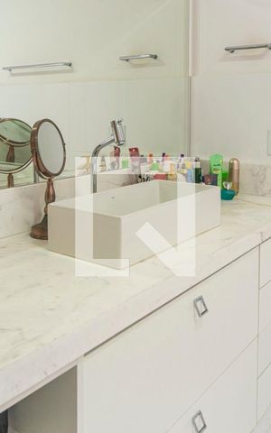 Casa à venda com 313m², 3 quartos e 3 vagas Casa à venda com 313m², 3 quartos e 3 vagasBanheiro do quarto 3