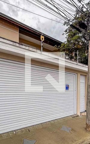 Casa à venda com 313m², 3 quartos e 3 vagas Casa à venda com 313m², 3 quartos e 3 vagasFachada