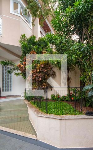 Casa à venda com 313m², 3 quartos e 3 vagas Casa à venda com 313m², 3 quartos e 3 vagasGaragem