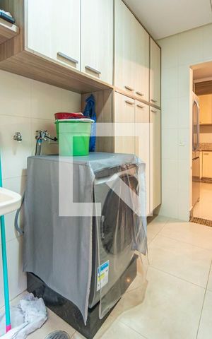 Casa à venda com 313m², 3 quartos e 3 vagas Casa à venda com 313m², 3 quartos e 3 vagasÁrea de Serviço