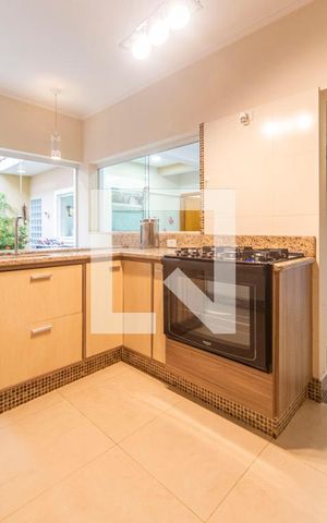 Casa à venda com 313m², 3 quartos e 3 vagas Casa à venda com 313m², 3 quartos e 3 vagasCozinha