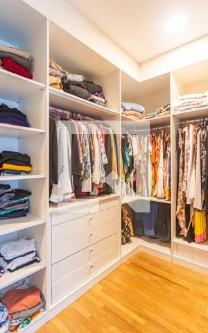 Casa à venda com 313m², 3 quartos e 3 vagas Casa à venda com 313m², 3 quartos e 3 vagasCloset do quarto 3