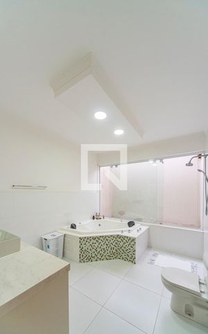 Casa à venda com 313m², 3 quartos e 3 vagas Casa à venda com 313m², 3 quartos e 3 vagasBanheiro do quarto 3