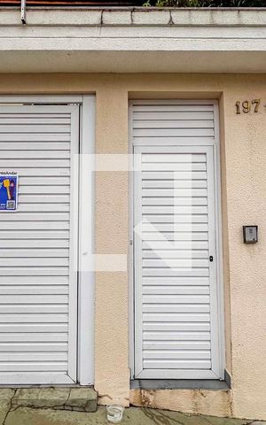 Casa à venda com 313m², 3 quartos e 3 vagas Casa à venda com 313m², 3 quartos e 3 vagasFachada