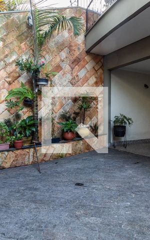 Casa à venda com 280m², 3 quartos e 4 vagas Casa à venda com 280m², 3 quartos e 4 vagasGaragem