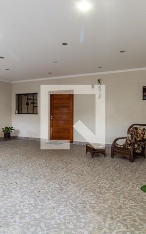 Casa à venda com 280m², 3 quartos e 4 vagas Casa à venda com 280m², 3 quartos e 4 vagasGaragem