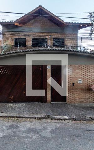 Casa à venda com 280m², 3 quartos e 4 vagas Casa à venda com 280m², 3 quartos e 4 vagasFachada