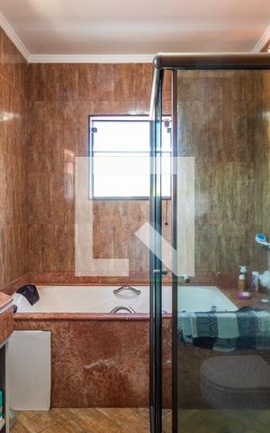 Casa à venda com 280m², 3 quartos e 4 vagas Casa à venda com 280m², 3 quartos e 4 vagasBanheiro Quarto 2