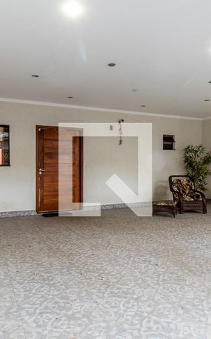 Casa à venda com 280m², 3 quartos e 4 vagas Casa à venda com 280m², 3 quartos e 4 vagasGaragem