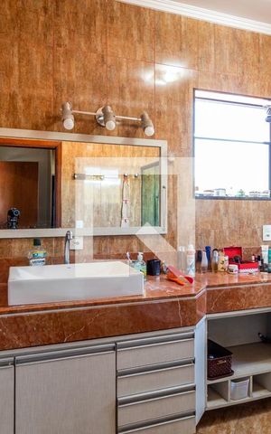 Casa à venda com 280m², 3 quartos e 4 vagas Casa à venda com 280m², 3 quartos e 4 vagasBanheiro Quarto 2