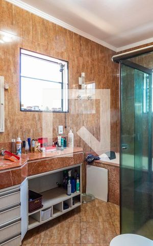 Casa à venda com 280m², 3 quartos e 4 vagas Casa à venda com 280m², 3 quartos e 4 vagasBanheiro Quarto 2