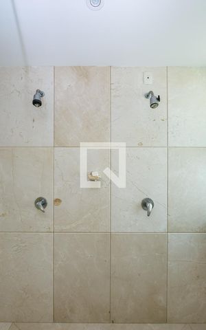 Casa de condomínio à venda com 700m², 4 quartos e 5 vagasBanheiro da Suíte 1