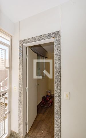 Casa de condomínio à venda com 700m², 4 quartos e 5 vagasQuarto de Serviço