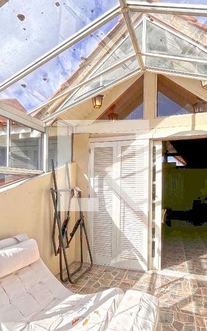 Casa à venda com 267m², 3 quartos e 3 vagasVaranda da Sala íntima