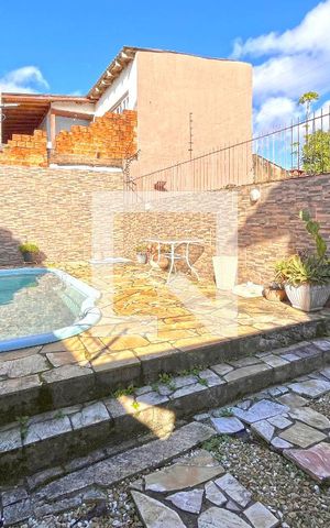 Casa à venda com 267m², 3 quartos e 3 vagasPiscina