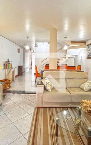 Casa à venda com 267m², 3 quartos e 3 vagasSala Dois Ambientes