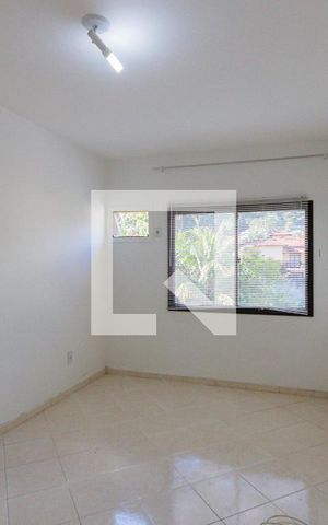 Casa de condomínio à venda com 175m², 3 quartos e 3 vagas Casa de condomínio à venda com 175m², 3 quartos e 3 vagasQuarto 1