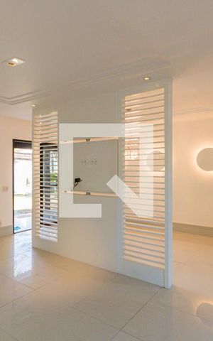 Casa de condomínio à venda com 175m², 3 quartos e 3 vagas Casa de condomínio à venda com 175m², 3 quartos e 3 vagasSala